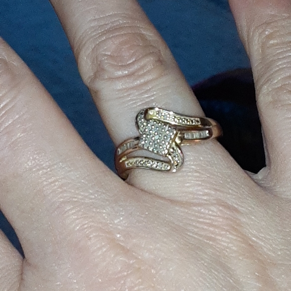 Gold ring - Picture 2 of 4